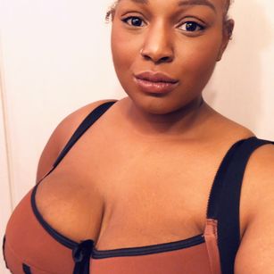 Model - CinnamonSins Busty