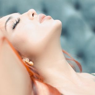 Model - Natalie Spring red