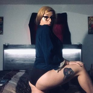 Model - Michelle Klieo Kitten