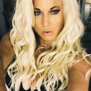 Model - Kiwi Fox roleplaying