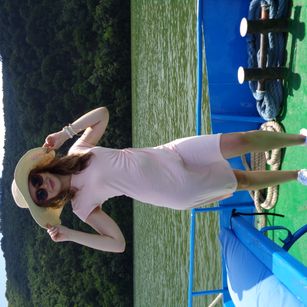 Model - Isabelle Minov vibrator