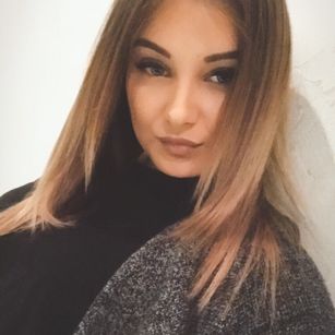 Model - Mary sexytounge