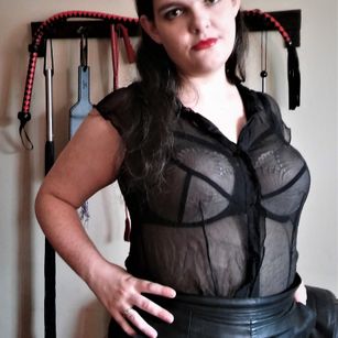 Model - LadyShibari Domme