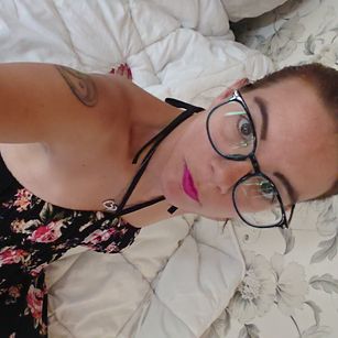 Model - Mrs Eva-Lynn Queen Pain