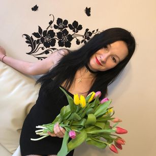 Model - Elizabeth squirt