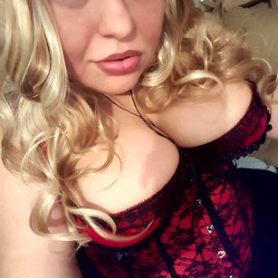 Model - Buttergems bigbreasts