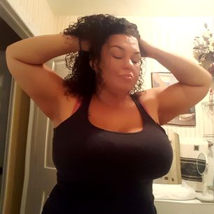 Model - Buttergems curvywoman