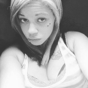 Model - Dalila Nicole submissive