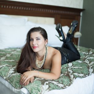 Model - AndreeaReed oil