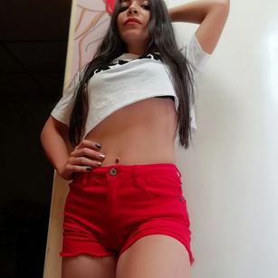 Model - little lucy bigass