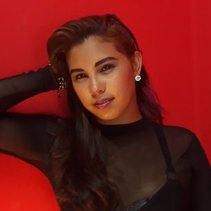 Model - Deina Dumont dildo