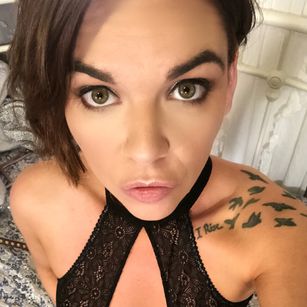 Model - Jenny Savage gfe