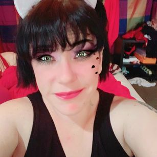 Model - RubyRedd sweet