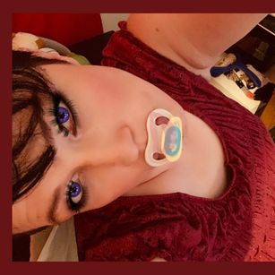 Model - RubyRedd nylons