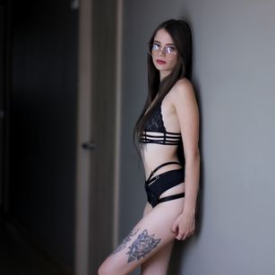 Model - Martina Mendez slave