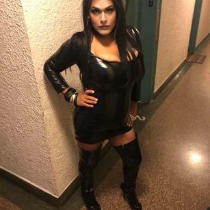 Model - Elizabeth Toppz bigtits