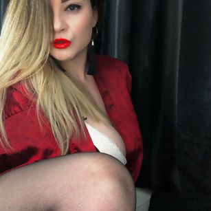 Model - MissBlonde nicelips