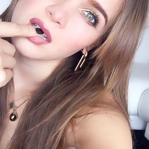 Model - Sexyhoneykitten striptease