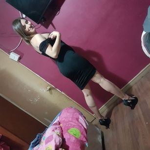 Model - val_xoxo girlfriend