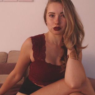 Model - Isabelle Minov oral