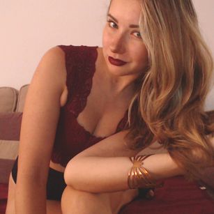 Model - Isabelle Minov petite