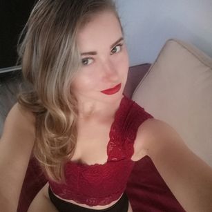 Model - Isabelle Minov toys