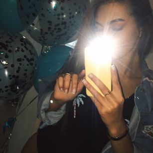 Model - Viktoria talks