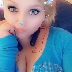 Model - Kitty Katana texting