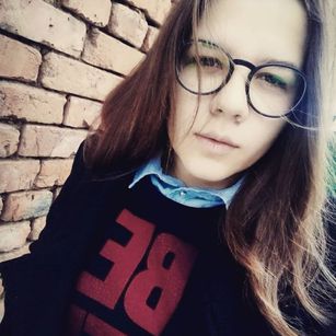 Model - LizkaOni talks