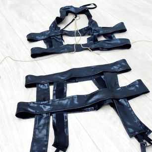 Model - HairyLady leather