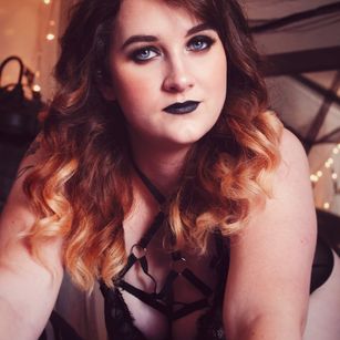 Model - Danielle Karma masturbation