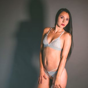 Model - Amelia Avalor dildo