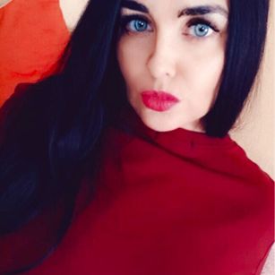 Model - Sonya-Dark curvy