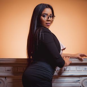 Model - Valerie Green deepthroat