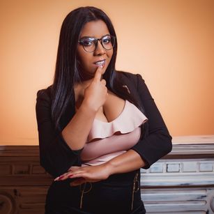 Model - Valerie Green glasses