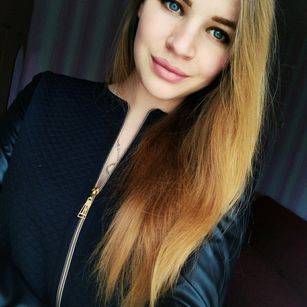 Model - Annushka joi