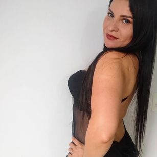 Model - SARA COLLINS bigbutty