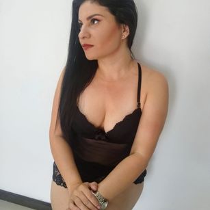 Model - SARA COLLINS girls