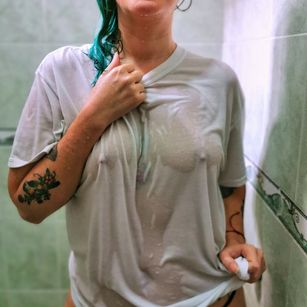 Model - LeaGreay amazing