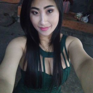 Model - Thaisensual blowjob