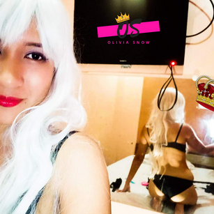 Model - Olivia Snow joi