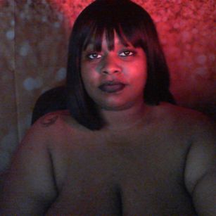 Model - Gushy Goddess BBW