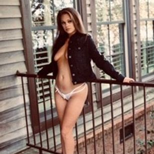 Model - Eliiza Woods squirt