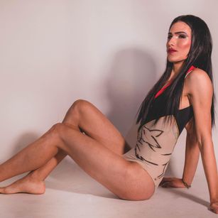 Model - Charlot orgasmo