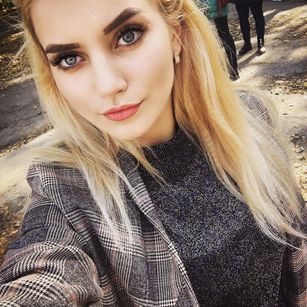 Model - Sasha and Vika Kiss fetish