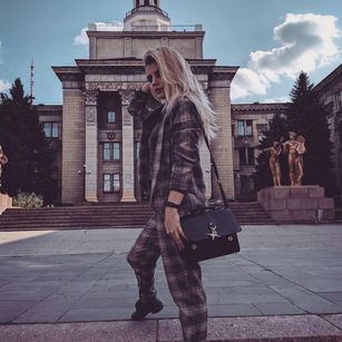 Model - Sasha and Vika Kiss fun