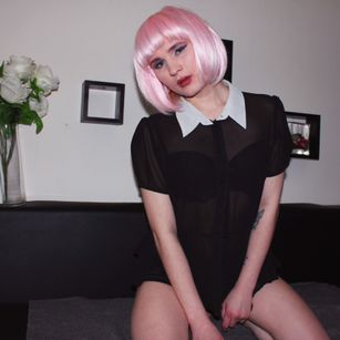 Model - Katie shaved