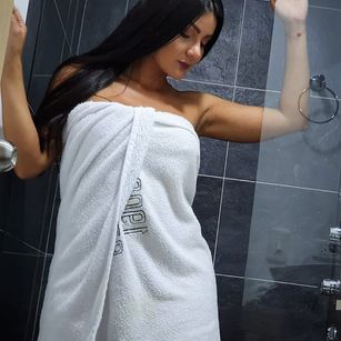 Model - CARLA BROWN pielcanela