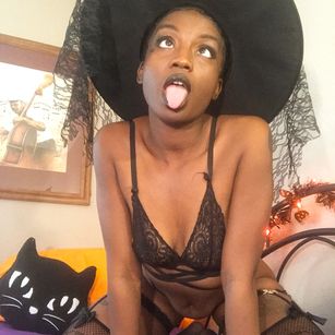 Model - Bunnii Kimi young