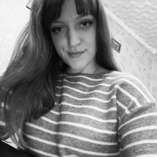 Model - Gentli Lilly teacher